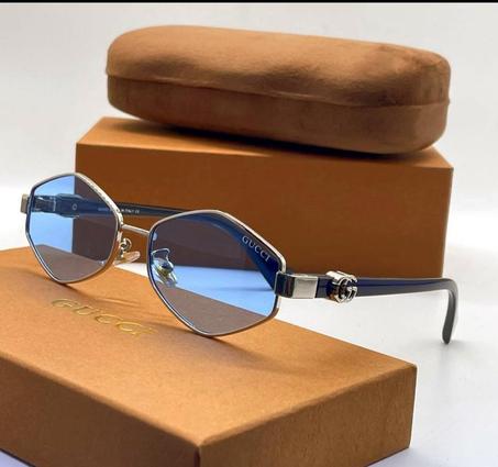 Lunette gucci  avec un verre bleu