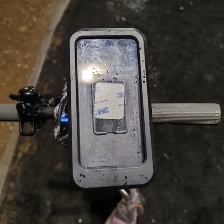 حامل هاتف للدراجة: مقاوم للماء وجاهز لكل الظروف!