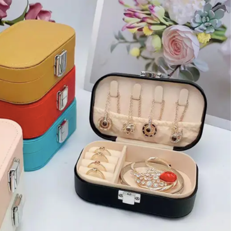 Boîte à bijoux Macaron en cuir, vitrine portable, double couche, bouton pression, bague, boucles d'oreilles, collier. couleur noir