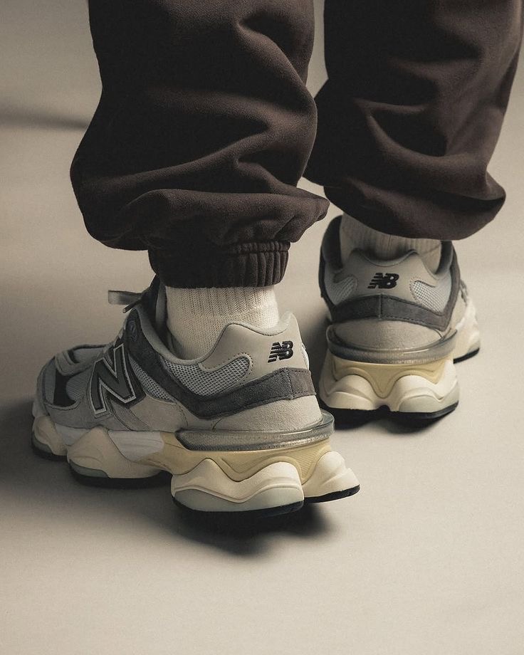 new balance '9060' en Taupe, Gris Clair, Gris Foncé