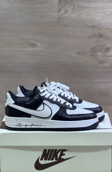 AF1 BLACK WHITE