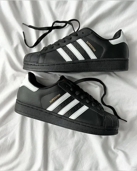 Superstar balck white