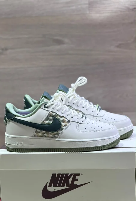 AIR FORCE WHITE GREEN