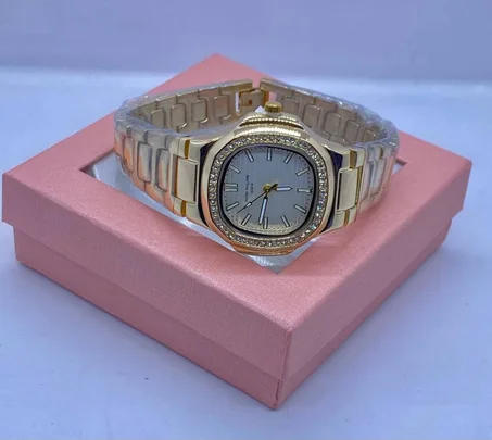 ساعة نسائية انيقة و مناسبة لجميع المنسبات