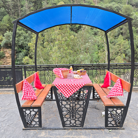 طقم للخرجات العائلية