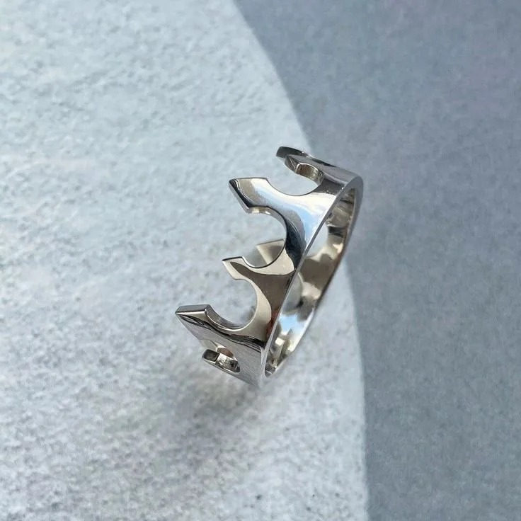 Bague Couronne en Argent – Élégance Royale