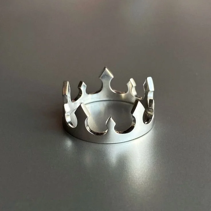Bague Couronne en Argent – Élégance Royale