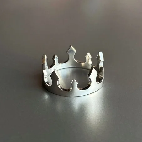 Bague Couronne en Argent – Élégance Royale
