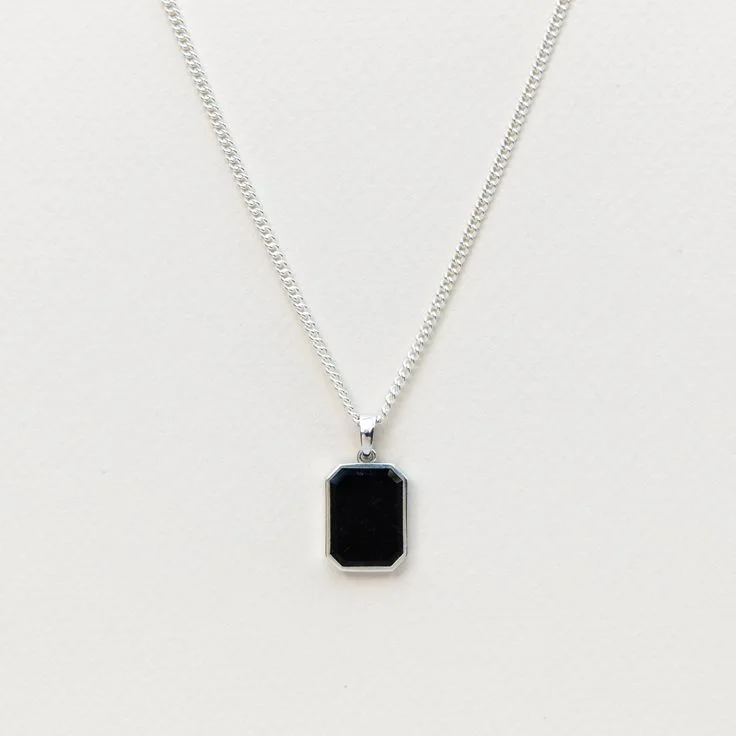 chaine Homme avec Pendentif Argenté au noir