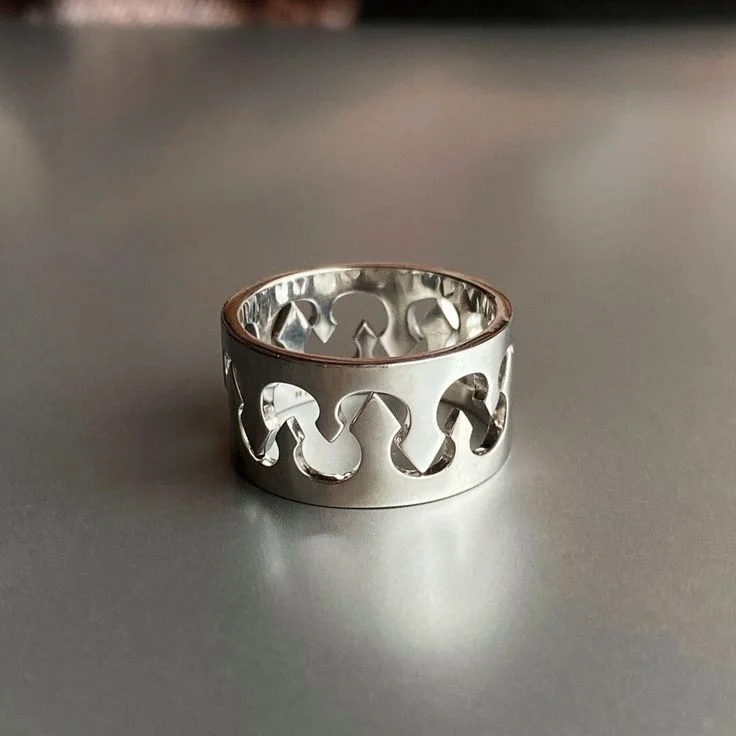 Bague Couronne en Argent – Élégance Royale