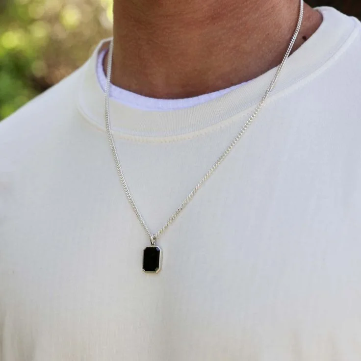 chaine Homme avec Pendentif Argenté au noir