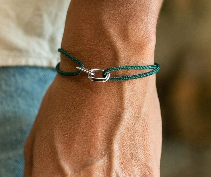 Bracelet Simple en Argent 925 avec Fil de Cuir Vert – Élégance & Modernité