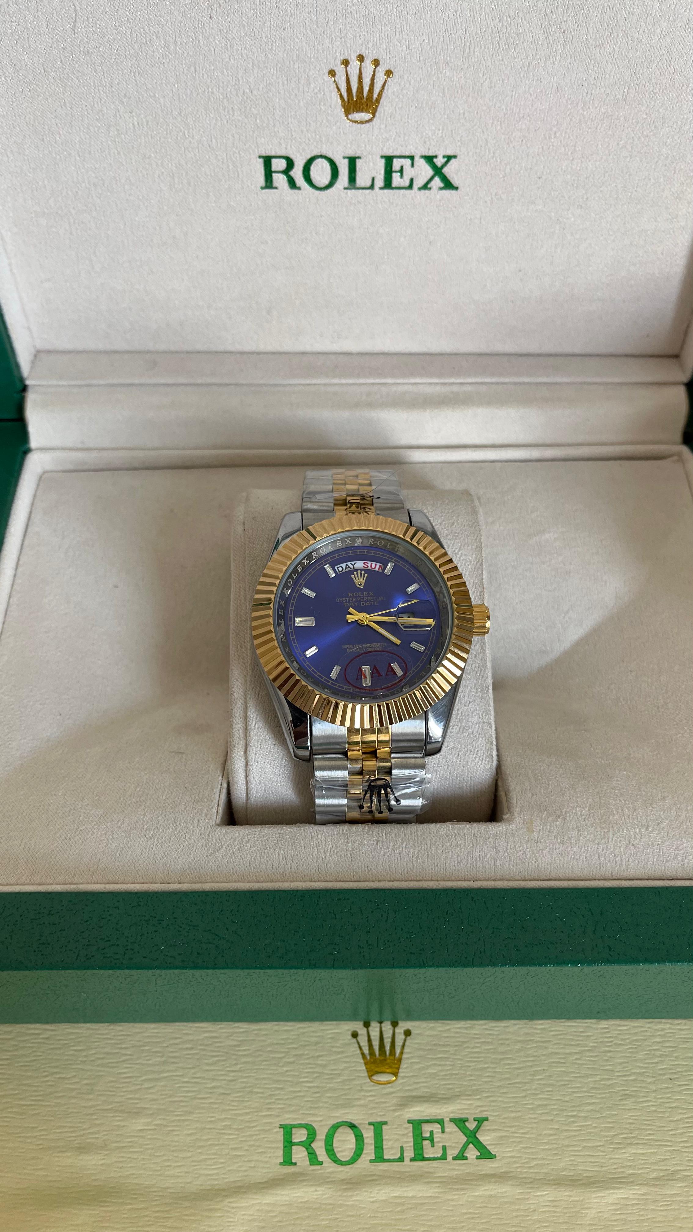 Cadran : Bleu royal avec index diamant