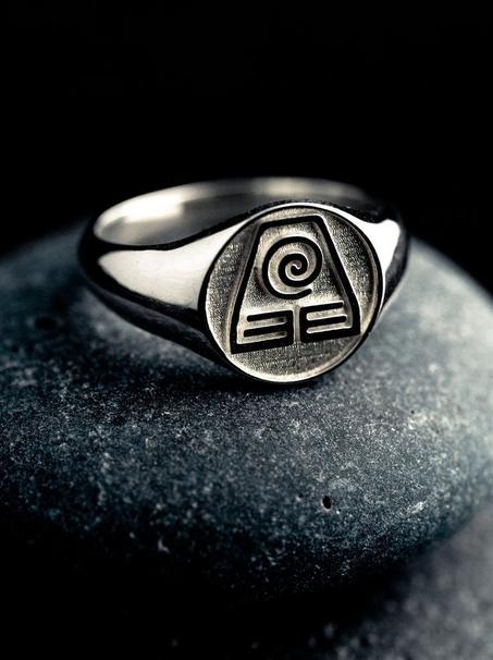 Découvrez notre bague en argent sterling 925 ornée d'un symbole viking gravé