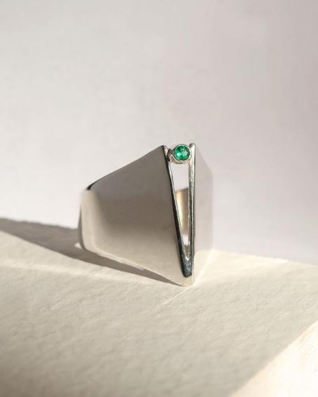Bague Triangle en Argent 925 avec Pierre Verte – Élégance Géométrique pour Femme ✨