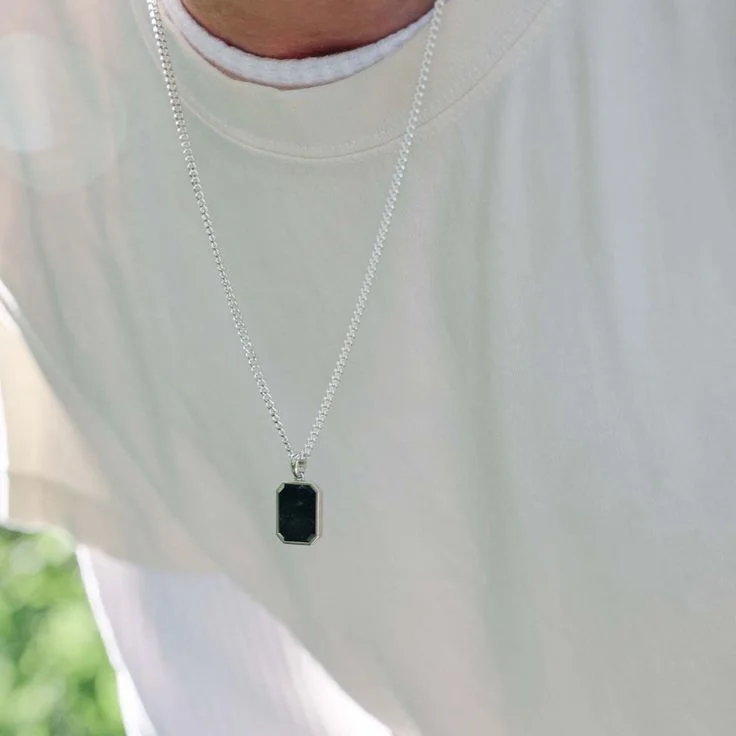 chaine Homme avec Pendentif Argenté au noir
