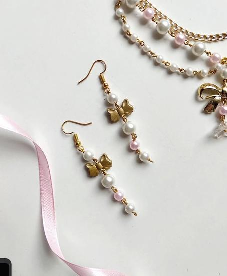 Graceful blush earrings