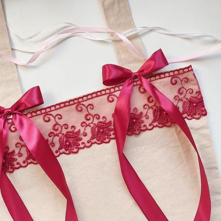 Bow-tifully Yours totebag