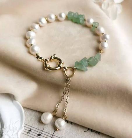 Tres belle bracelet avec pierr naturelles (copy)