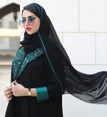 عبايات وأزياء
