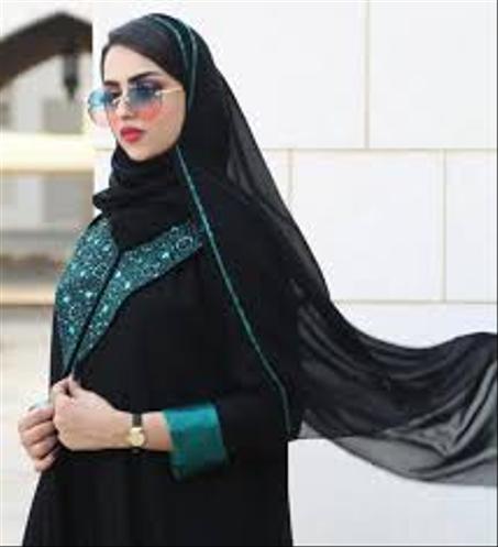 عبايات وأزياء