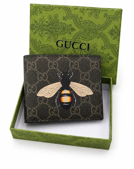le Portefeuille Gucci GG Supreme avec Abeille