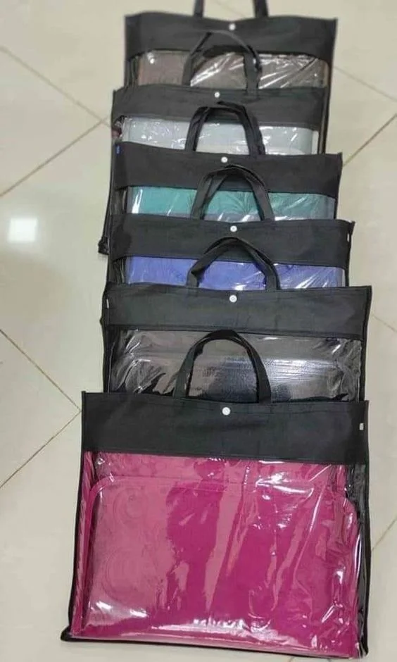 سجادة للصلاة ومسند للظهر