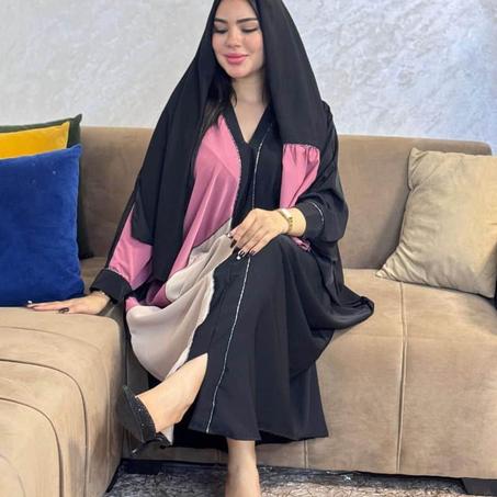 كوني نجمة⭐وسط عائلتك مع عبايا+فولار متميزة تعكس الفخامة والأناقة في كل مناسبة🤩 سارعو بالطلب👇🏻قبل نفاذ الكمية⏳