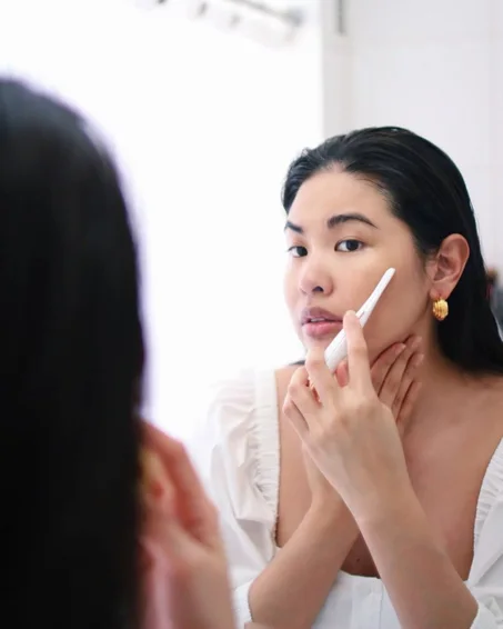 Appareil de peeling de la peau et élimination des cellules mortes