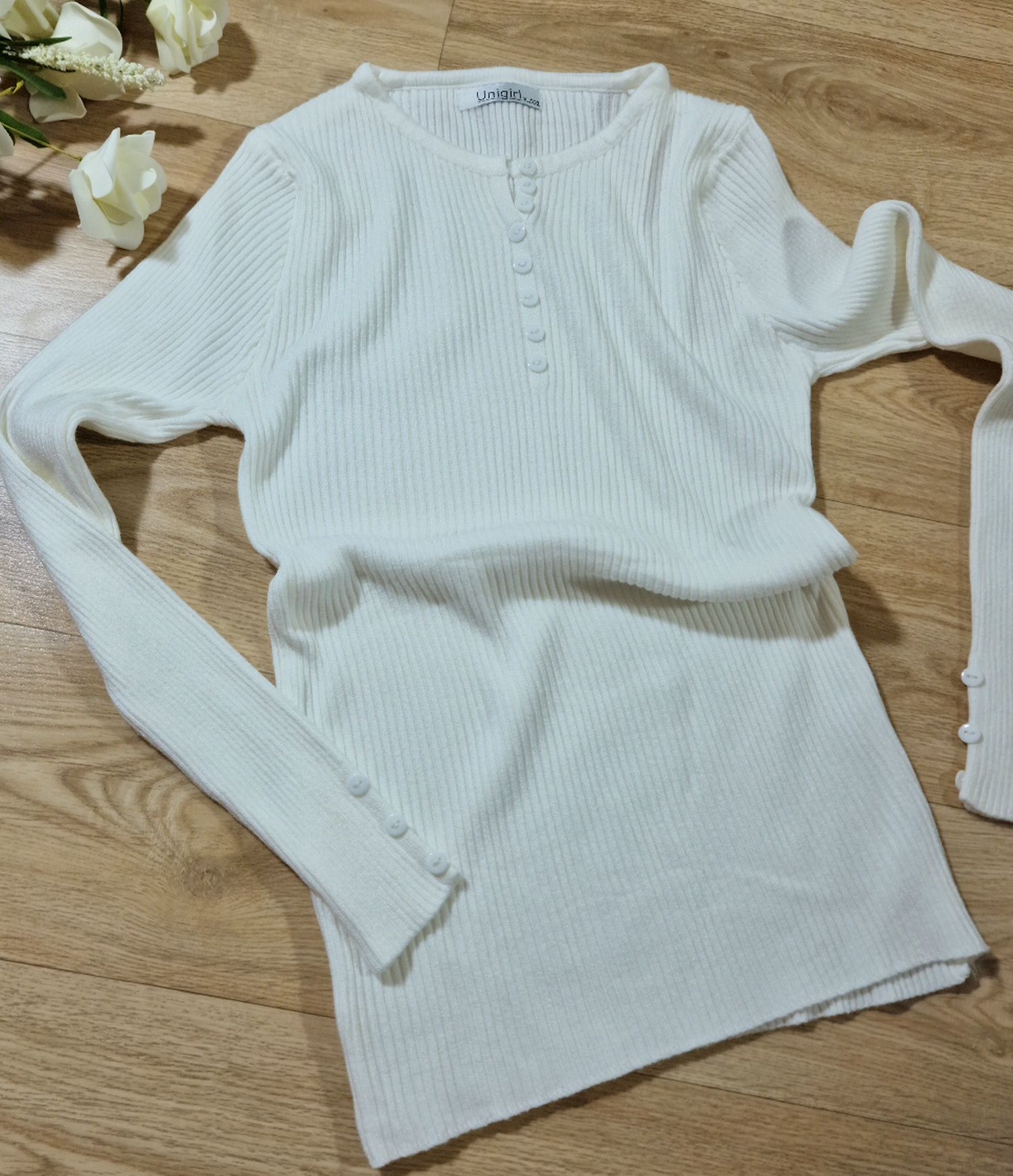 Pull Blanc Coton Élégant avec Détail au Col | راحة وأناقة يومية