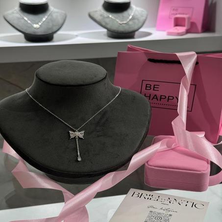 Collier en Argent avec Pendentif Nœud