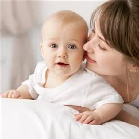 الرضيع و أمه