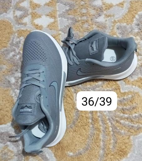 حذاء نايك رمادي