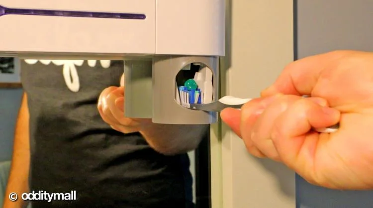 موزع معجون أسنان أوتوماتيكي