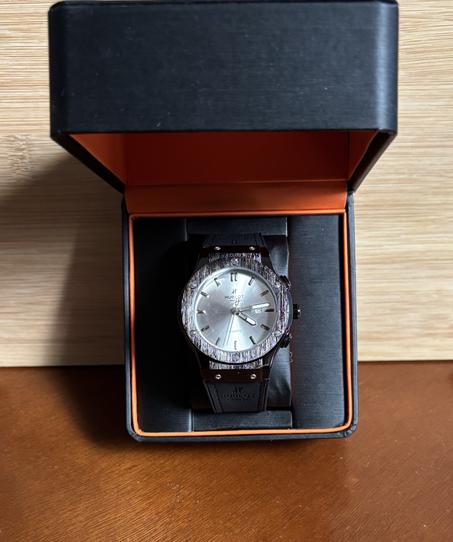 𝐇𝐔𝐁𝐋𝐎𝐓 𝐍𝐎𝐈𝐑𝐄-𝐁𝐋𝐄𝐔