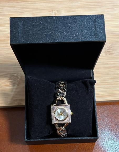 𝐌𝐈𝐂𝐇𝐀𝐄𝐋 𝐊𝐎𝐑𝐒