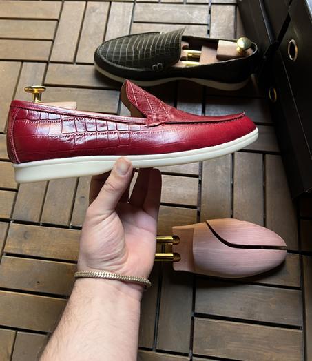mocassin en croco rouge
