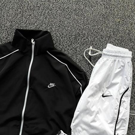 00S NIKE TRACKSUIT WHITE & BLACK
