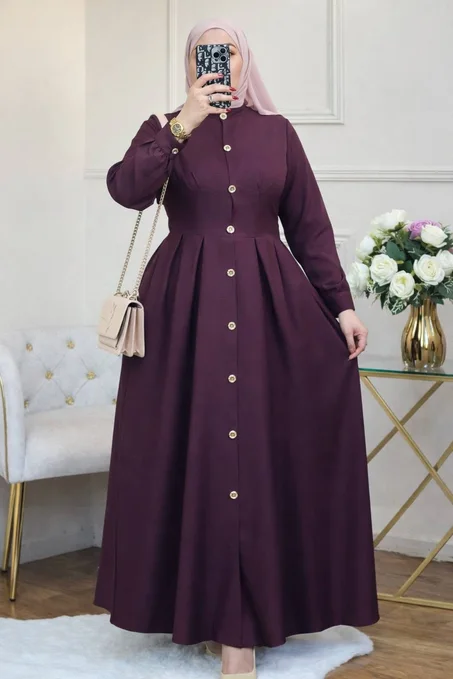 عباءة نادين بالأزرار الذهبية