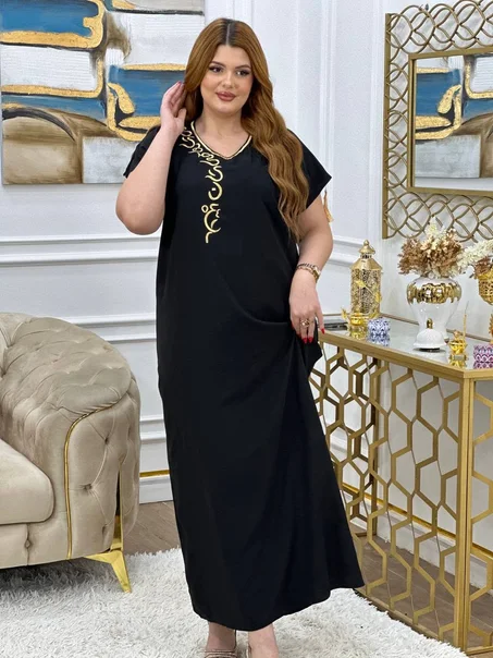 فستان ليالٍ بتطريز ذهبي