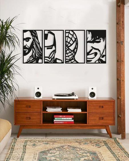 لوحة جدارية  لأبطال أمريكا من الخشب