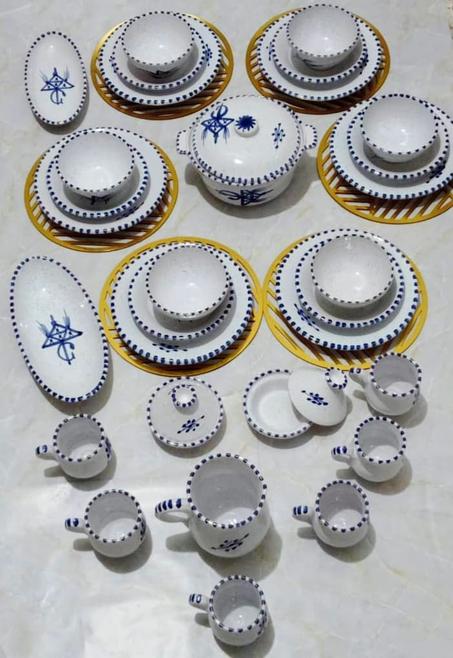 services a table 33 piece