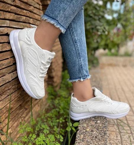 حذاء رياضي انيق و مريح