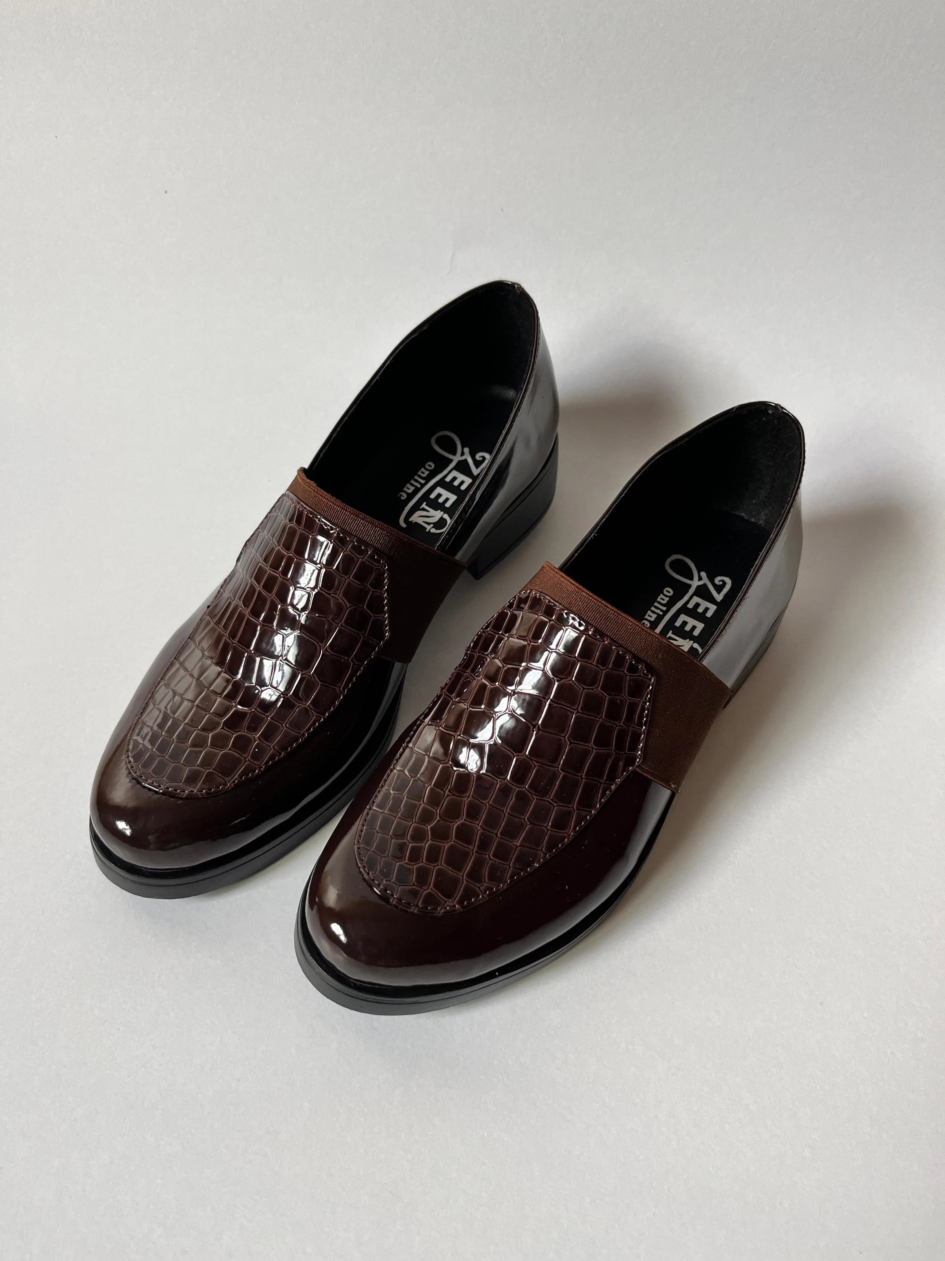 أحذية نسائيـــة جلدية فاخرة بتصميـــم أنيق ومــــريح