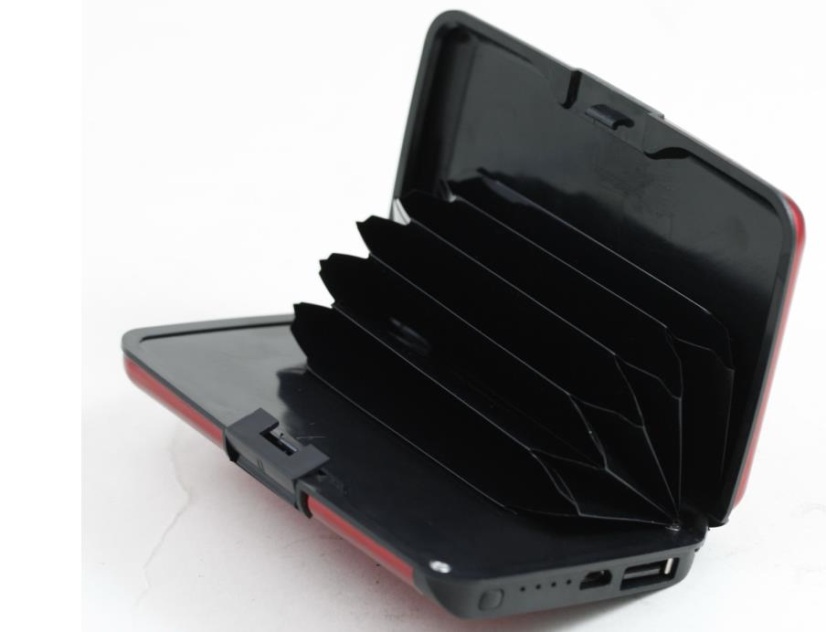 محفظة مزودة بباور بانك