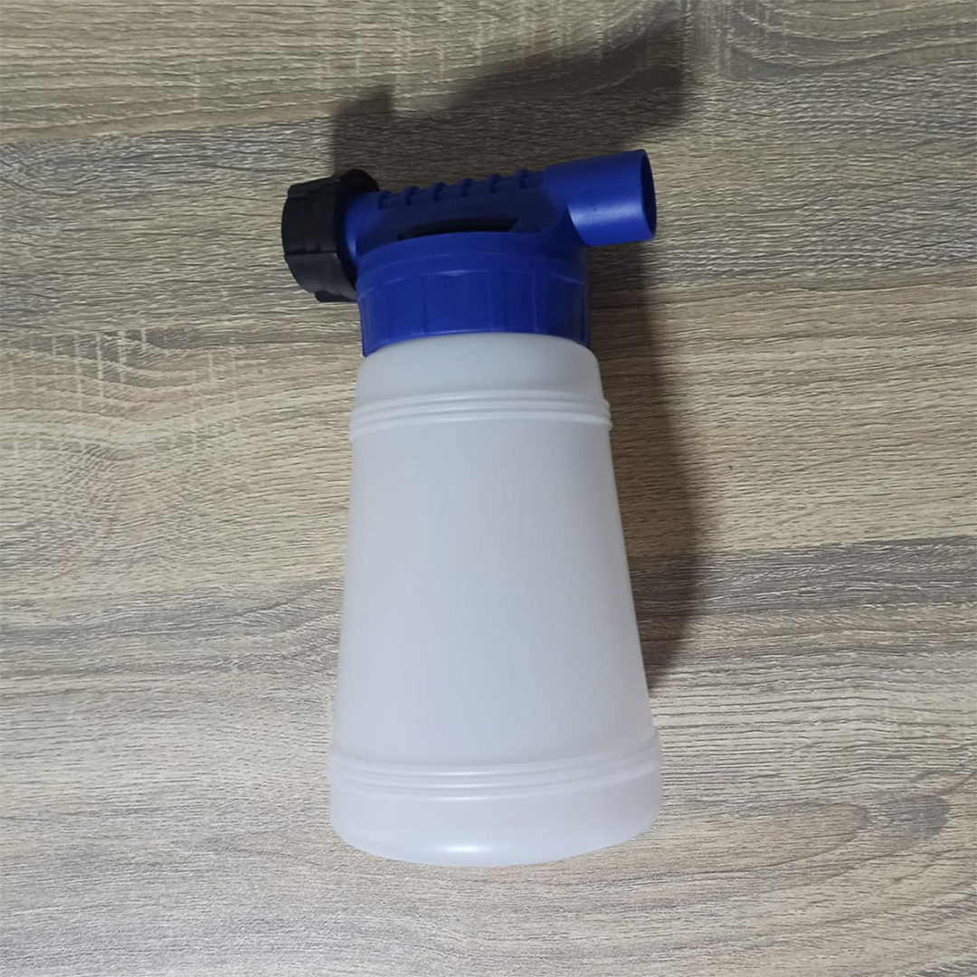 رشاش تنظيف السيارة بالفوم