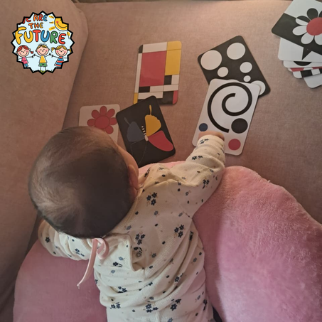 بطاقات التحفيز البصري والحسي للرضع (من 0 إلى 9 أشهر) – تطوير النظر والتركيز