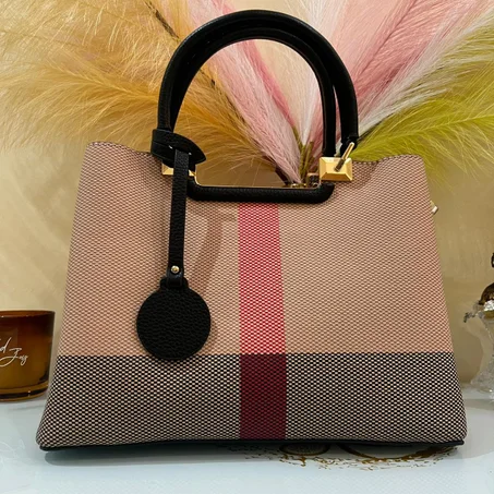 حقيبة يد نسائية أنيقة