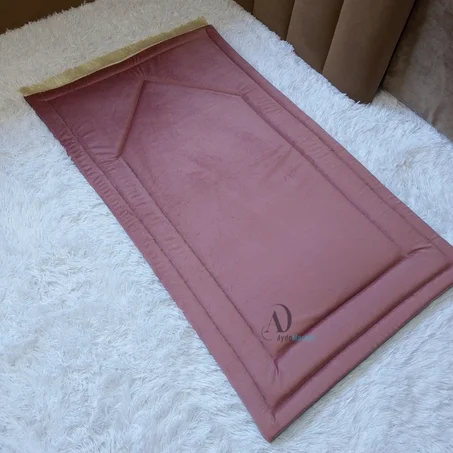 سجادة صلاة مبطنة