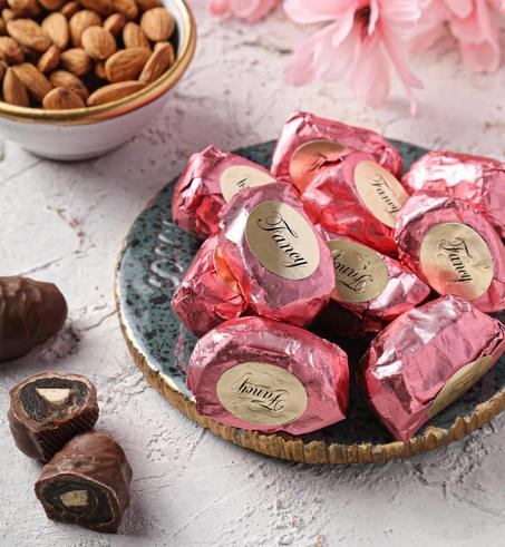 تمر باللوز والشوكلاتة الفاخرة